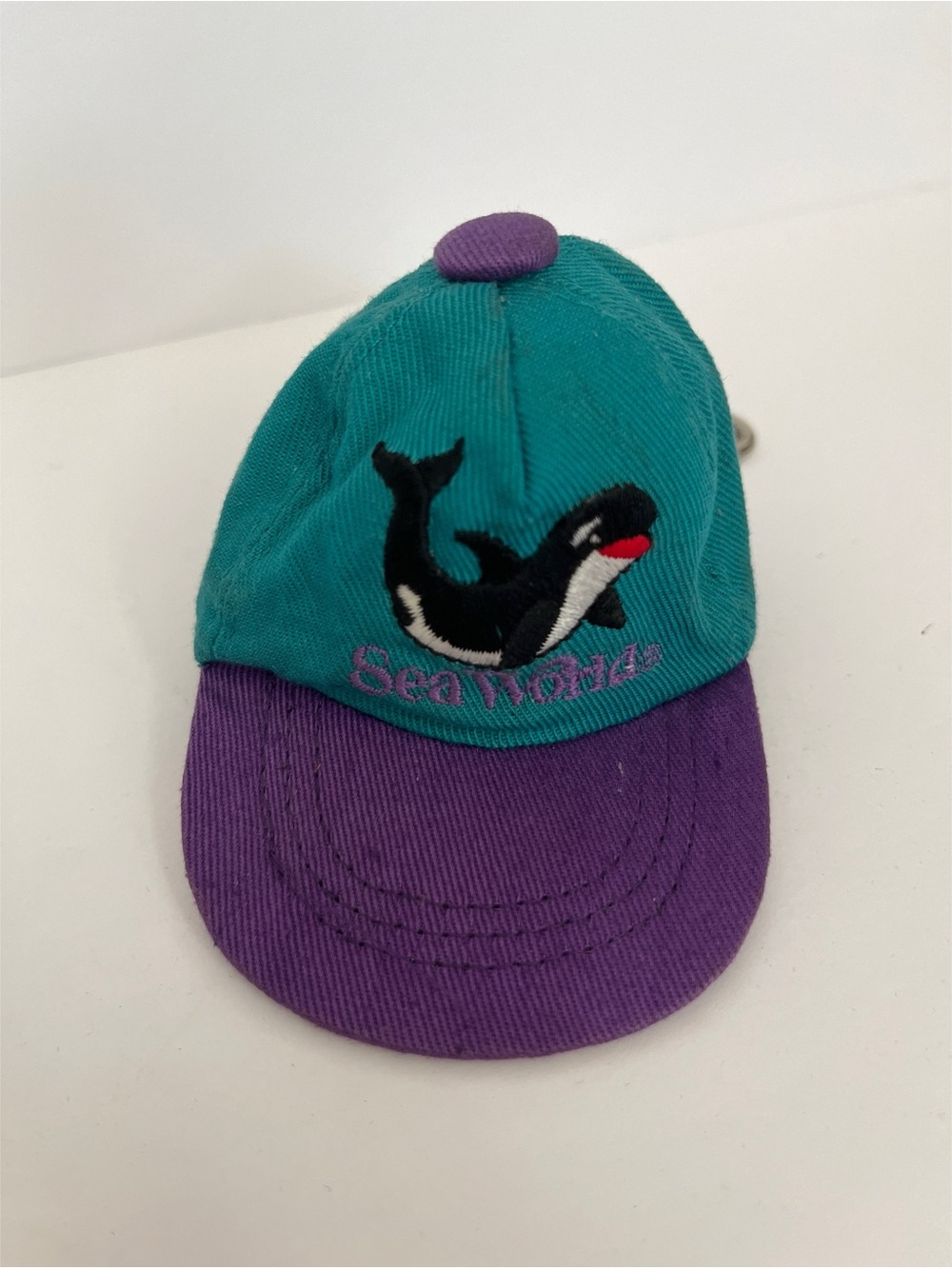 Vintage Sea World Shamu Baseball Cap Keychain
